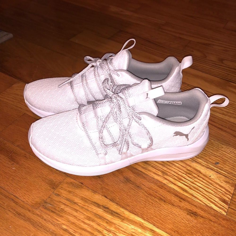 Puma soft foam tennis shoes